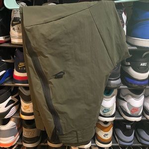 Nike tech pack pants olive green size XL